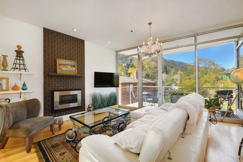 Beautiful West End Condo, Breathtaking Views! - Image 1