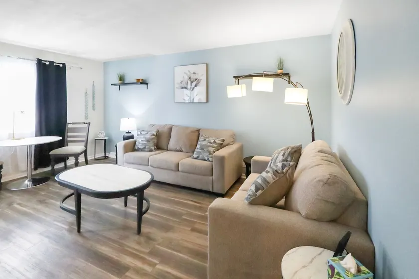 4 BR | 2 BA | Fenced | EV Charger | 1 Gbps - Image 1