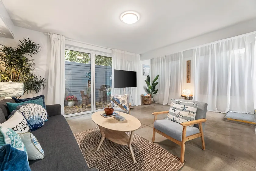 Charming Beach Home 3 Blocks to Santa Monica Beach - Image 1