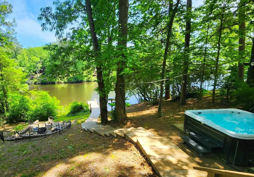 Lakeside Cabin - Hot Tub, Firepit, Kayak, Arcade - Image 1