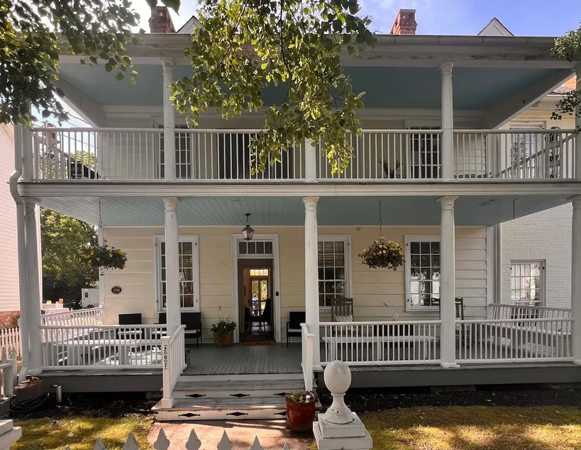 Historic 1740 Home Near Waterfront - Image 1