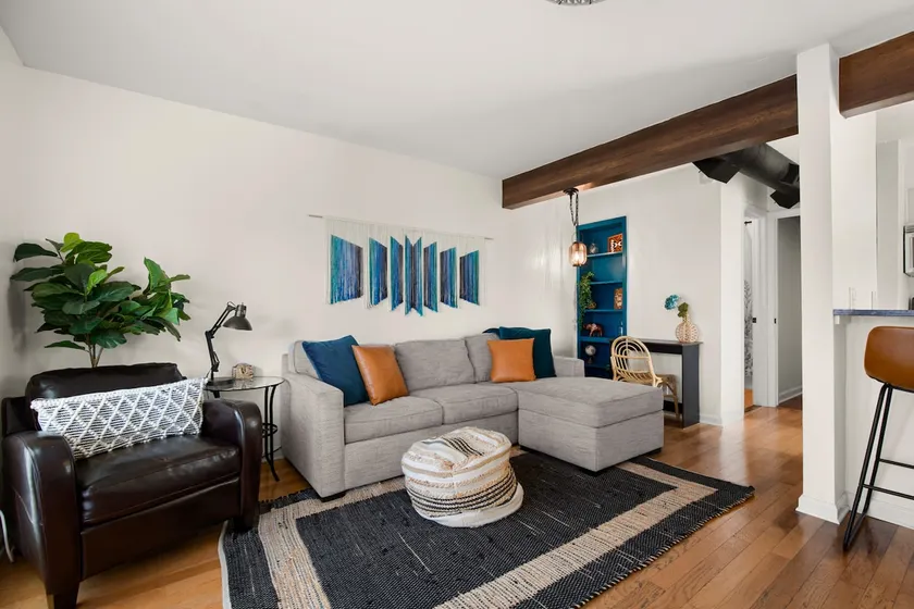 Comfy 1 bed w/pool: W 6th, DT, ACL, walkable - Image 1