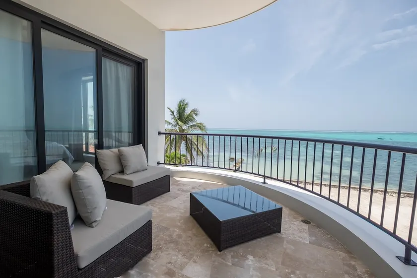 Diamante Beachfront Suites - Image 1