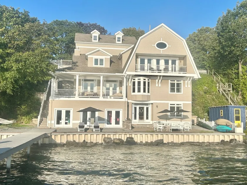 Waterfront, 4 bedroom, private upscale home! - Image 1