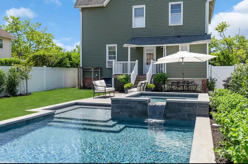 Heated gunite pool and spa with parking! - Image 1
