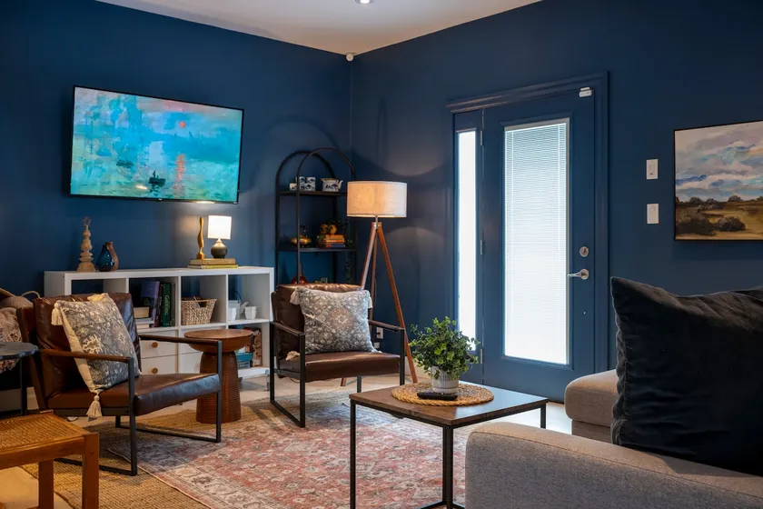 Holiday Getaway | 7mns to Dntwn | Games | Sleeps 8 - Image 1