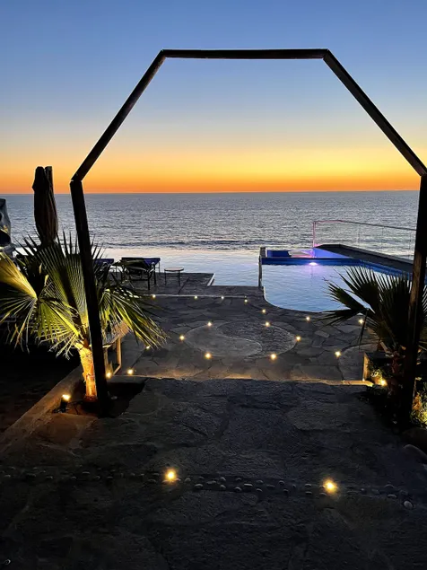 Triton's Place Oceanfront-Heated Pool - Image 1