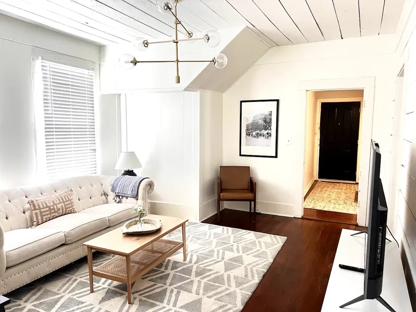 The Carriage House in Fairmount - 3 rooms, 2 baths - Image 1