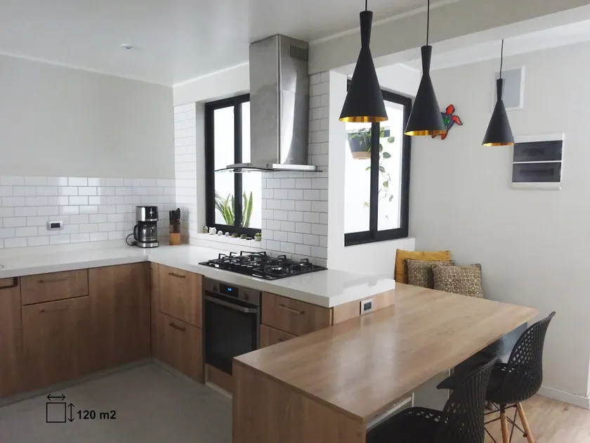 Modern & Spacious Fully Equipped Office - Image 1