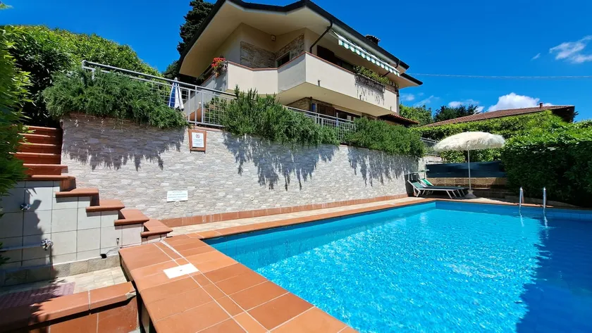 Villa Bellevue Corsanico-piscine privée et parking-facilement accessible-vue mer - Image 1