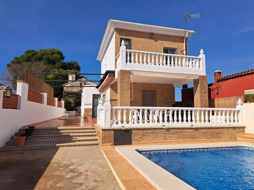 Nice house with pool and barbecue - Image 1