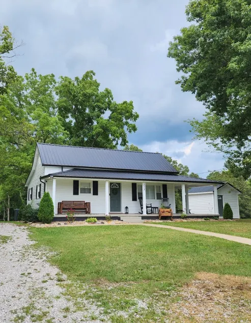 Cheerful 3 bedroom home out in the country side. - Image 1