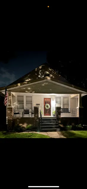 Historic Leclaire Cottage on the Park - Image 1