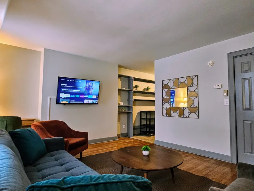 Modern & Homey 1BD/1BA Fl 1 Apt @ Downtown Albany - Image 1