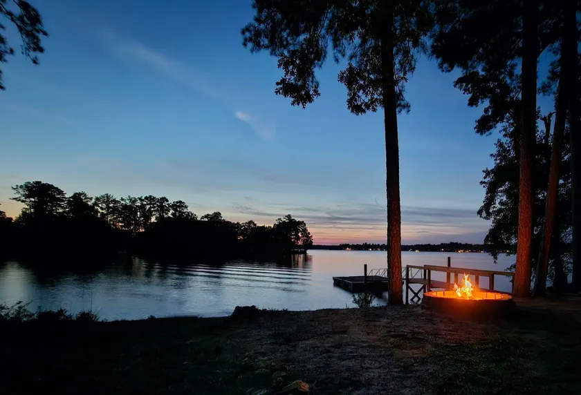 Entire Cottage on Lake Murray - Image 1