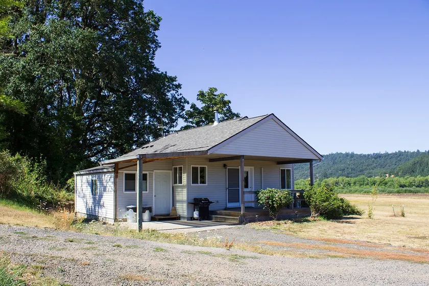Harry's Cottage at Gahr Farm Nature Reserve - Image 1