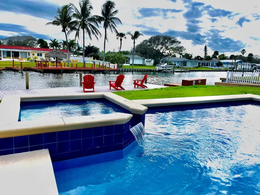 Bahama Breeze-Waterfront Heated Pool and Spa - Image 1