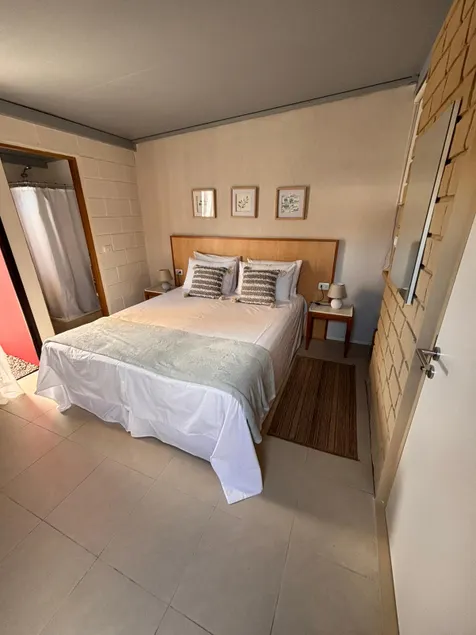 One-bedroom apartment with a patio. - Image 1