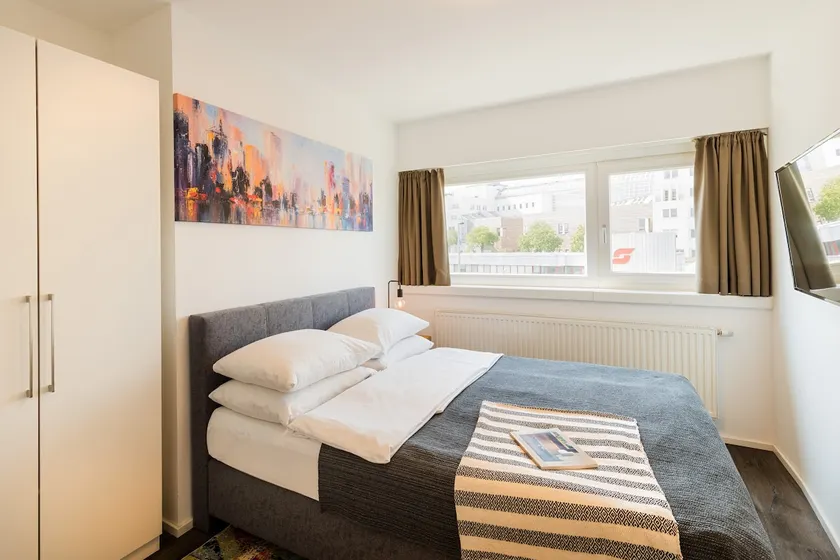 Cityside Comfort 2 Bedroom Apartment - Image 1