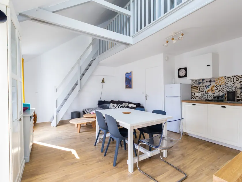 Bright duplex with balcony - Image 1