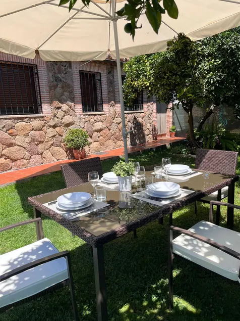 Lino's garden. AV00784 - Image 1