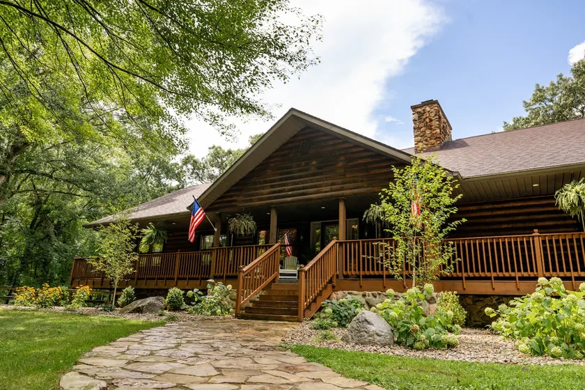 The Nest - Luxurious Cabin Retreat - Image 1