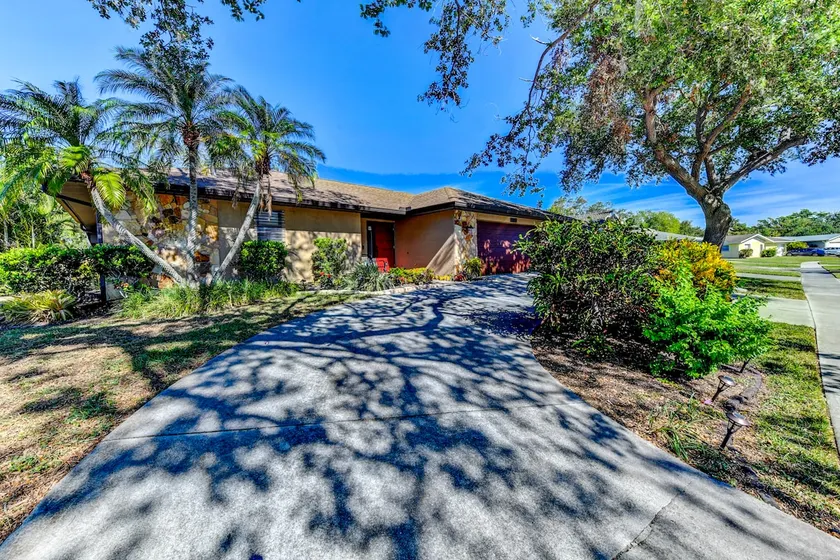 Spacious pool house minutes from Siesta Key Beach - Image 1