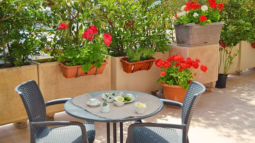 Manfredi Apt: Comfy Apartment & Strategic Location - Image 1