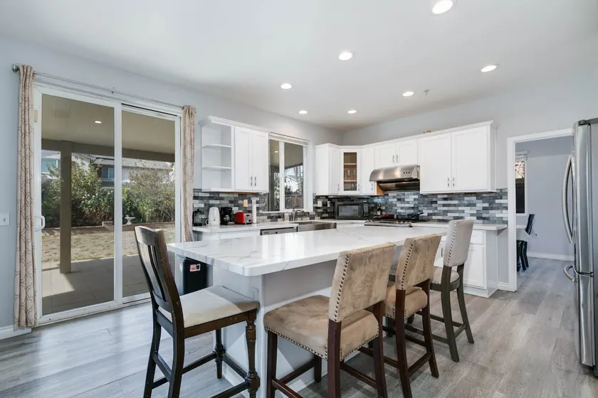 Beauty of Montclair home - Image 1