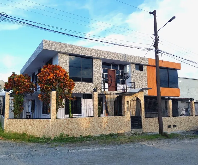 Spacious and comfortable apartment. - Image 1