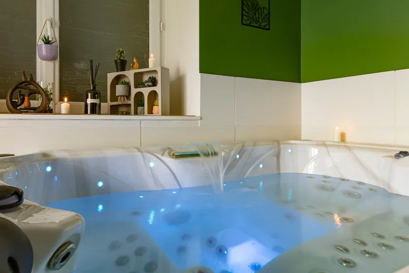 Chabrignac Gîte | Jacuzzi | Heated pool | Wifi - Image 1