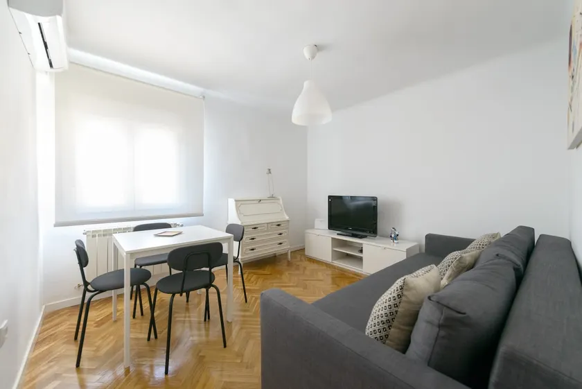 Apartment 3 minutes walk from the Simancas metro - Image 1