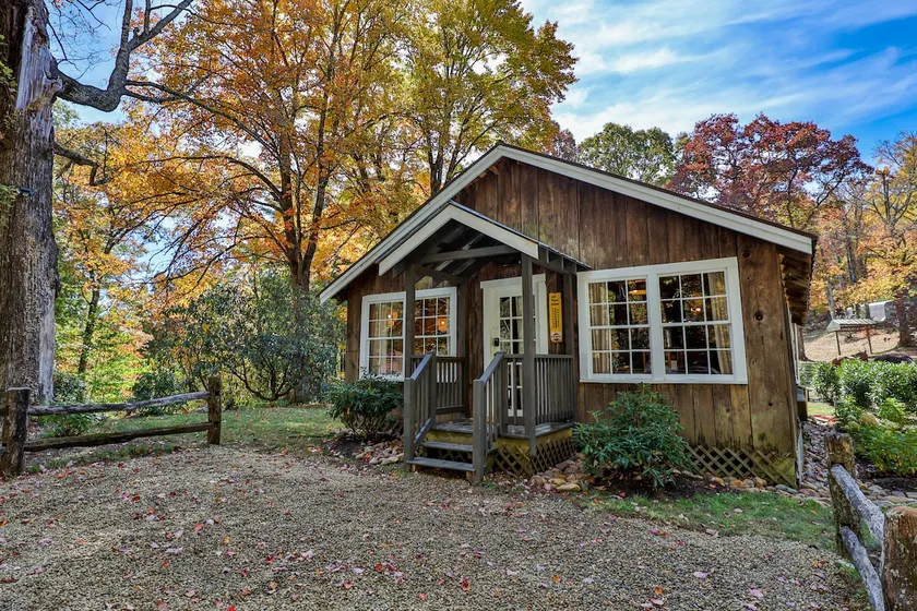 Historic Luxury Cabin | Private Outdoor Tub - Image 1