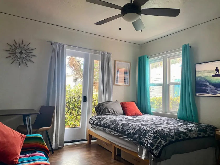 Cute Surf Bungalow 5 blocks to the Beach w/ Bikes! - Image 1