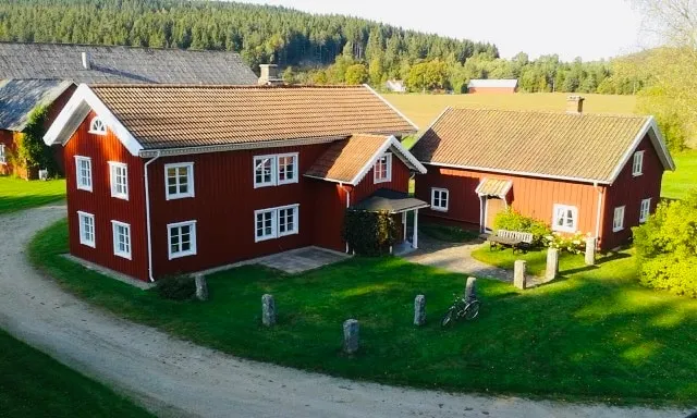 Spacious villa in the countryside near lake and forest - Image 1