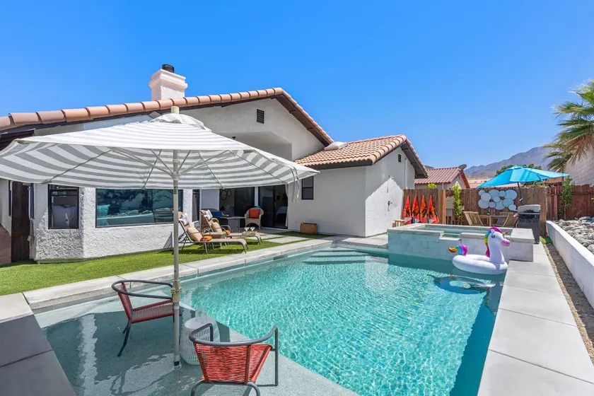 Cove Oasis: Pool, Hikes, Golf, Festival Fun - Image 1