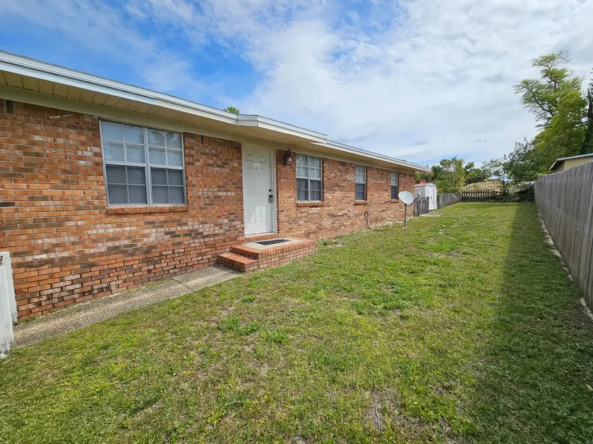1408 4BR/2BA House is 2 side-by-side Duplexes - Image 1