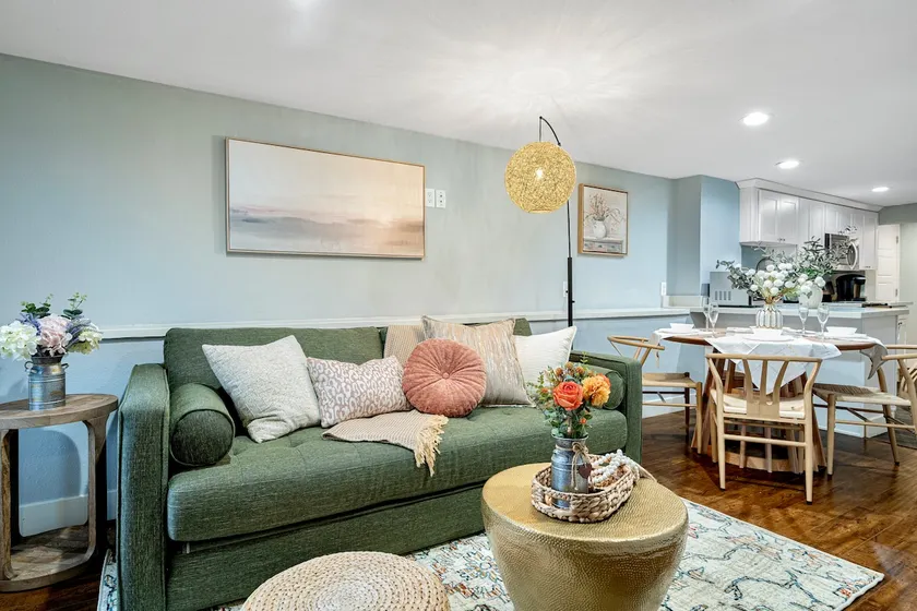 Stylish Lower Unit | 8 Mins to Ferry Terminal - Image 1