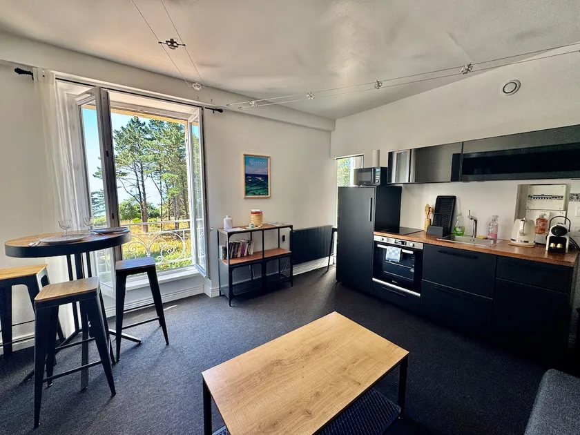 Apartment -seafront- - Image 1