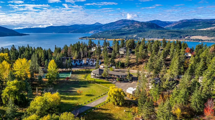 Stay+Play @ “The Haven at Deer Park” Vacation Home - Image 1