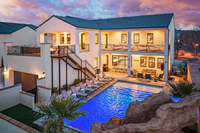5 Suites, Private Pool,2 Spa, Sleeps 30,2 Fire Pit - Image 1