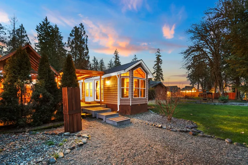Hot Tub Cabin #7 with Fire Pit - Image 1
