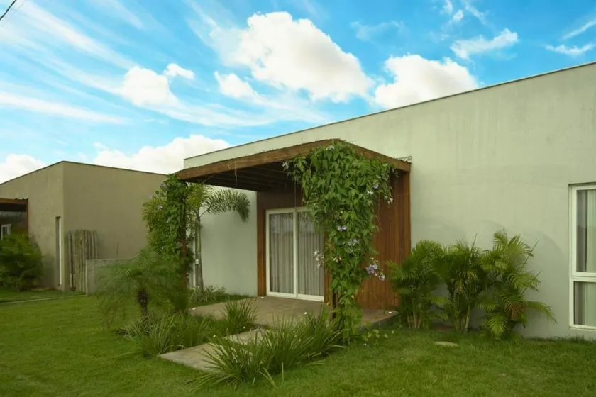 Villa 12 with 4 en-suites and a swimming pool - Image 1