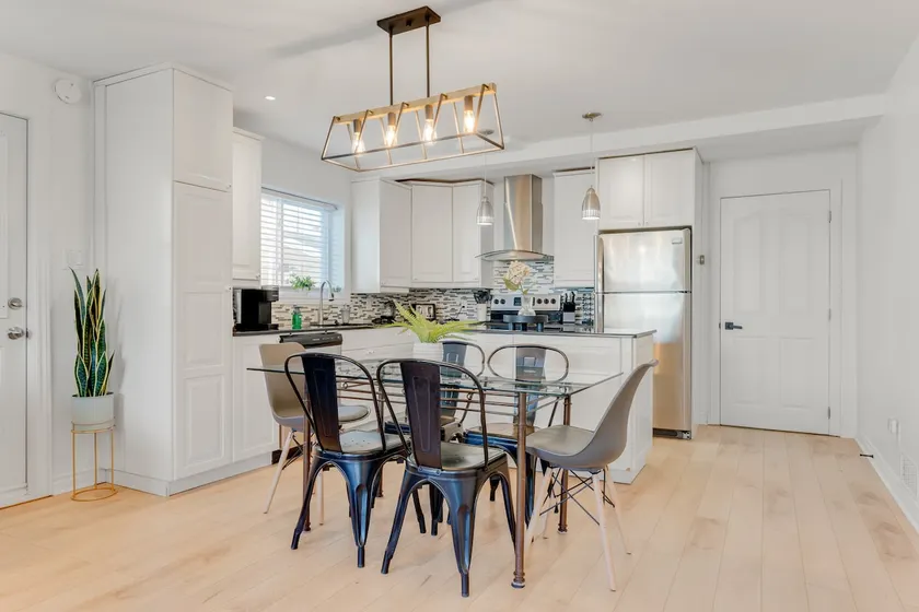 Inviting & Cozy Gem: Prime Location + EV Parking - Image 1