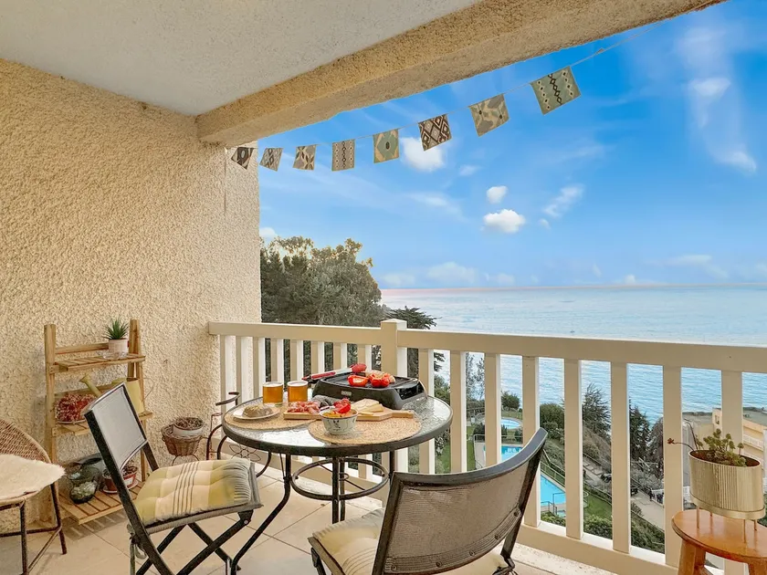 Ocean View · Pool and Jacuzzi · Fully Equipped - Image 1