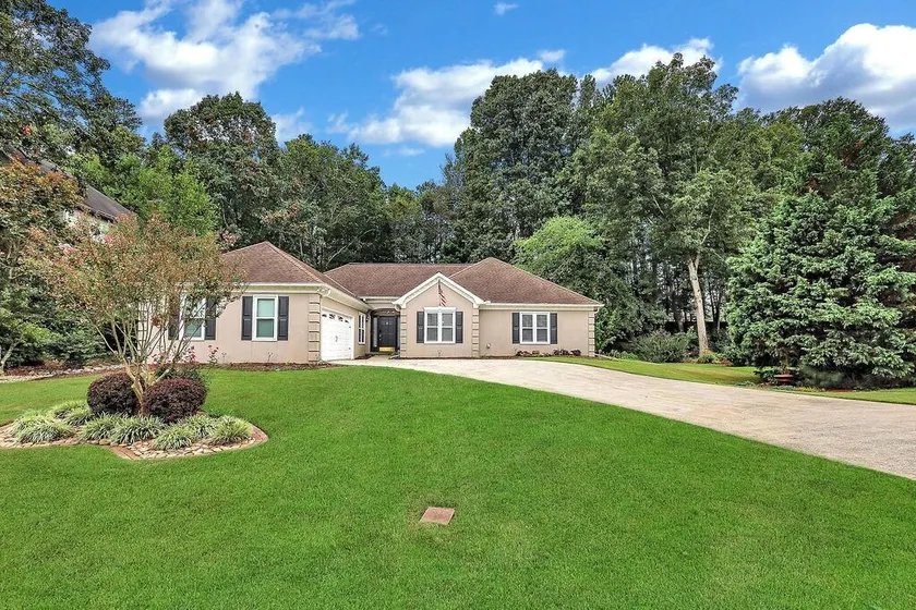 Exclusive Hanover Retreat Near Mall of GA - Image 1