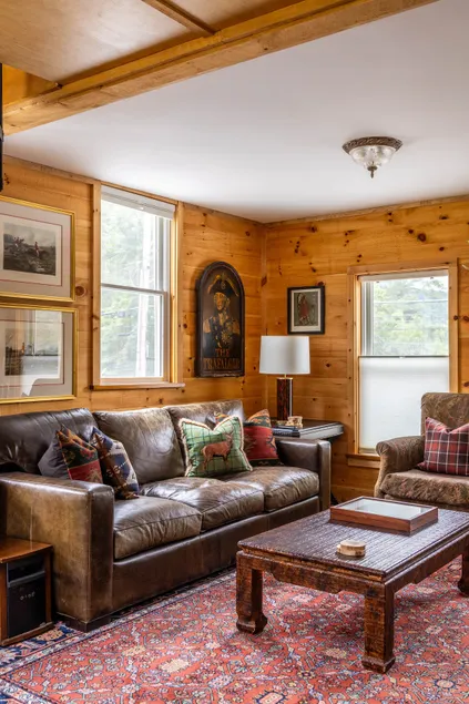 Charming, Cabin-like apt above Noon Mark Diner - Image 1