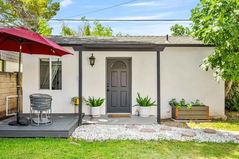 Detached Studio in Walkable Melrose - Image 1