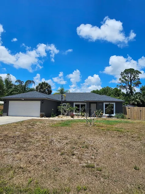 Backyard Oasis! Cozy home & screened heated pool. - Image 1