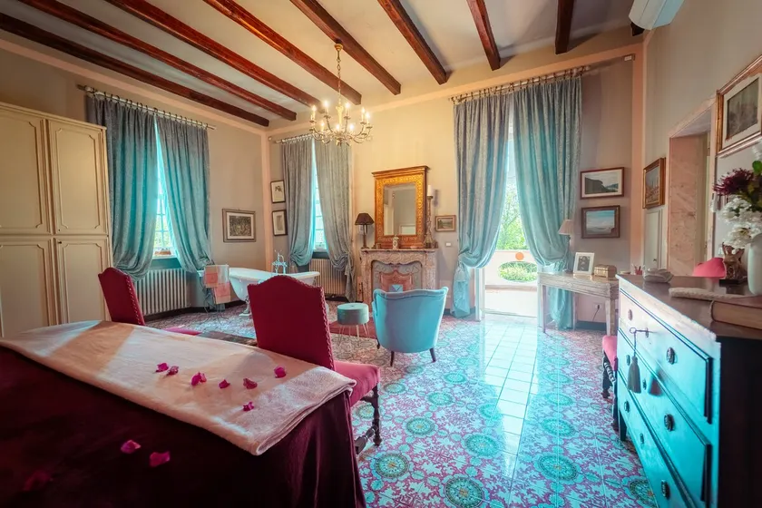 Luxury holiday villa rental 8km from Rome centre aircon/pool/bbq/garden/services - Image 1